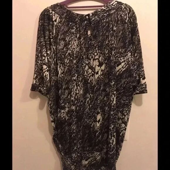 Designer top  - Picture 1 of 3